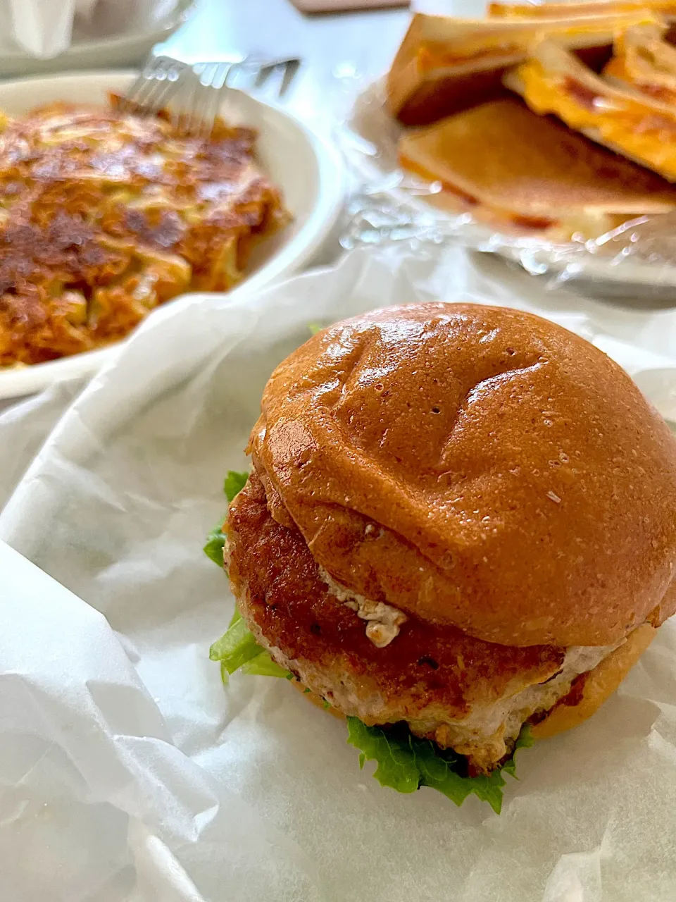 手作りハンバーガー🍔ポテトガレットとホットサンドのお昼ご飯🥰|ささるみさん