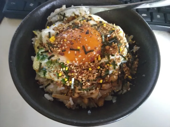 なめ茸と肉そぼろ入りショゴス丼|darkbaronさん