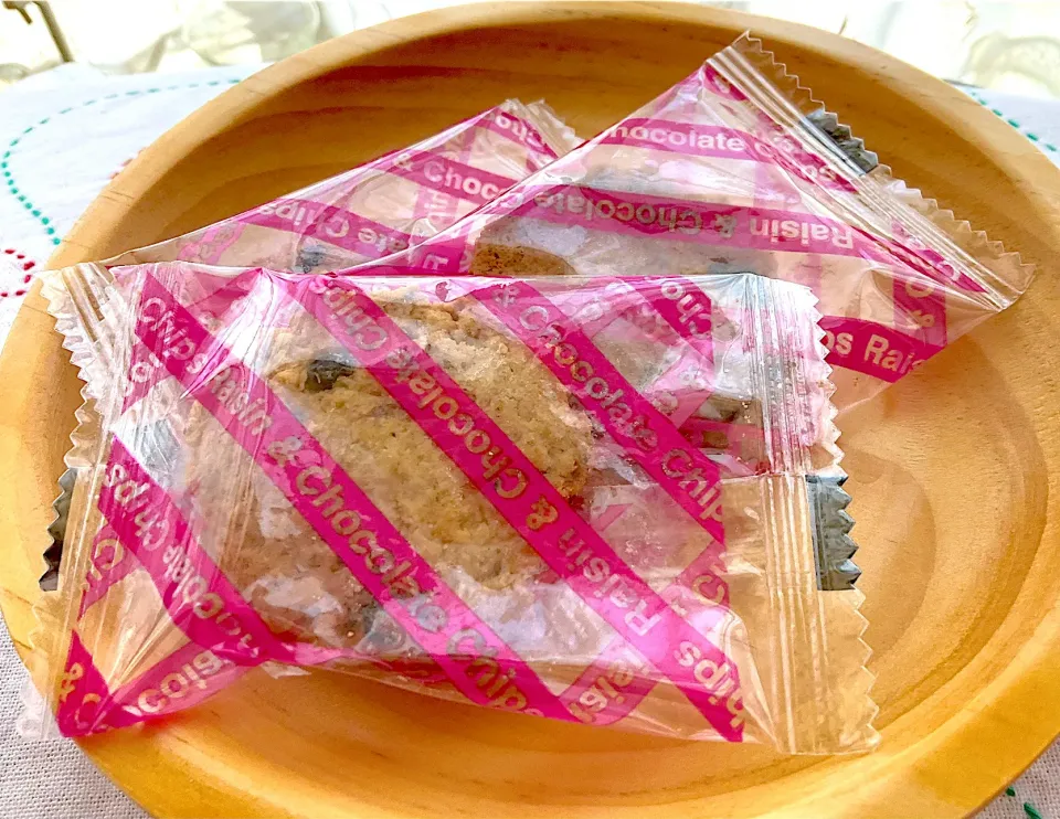 Snapdishの料理写真:持参お昼　オーツ麦クッキー🍪ときな粉ミルク|mimosaさん