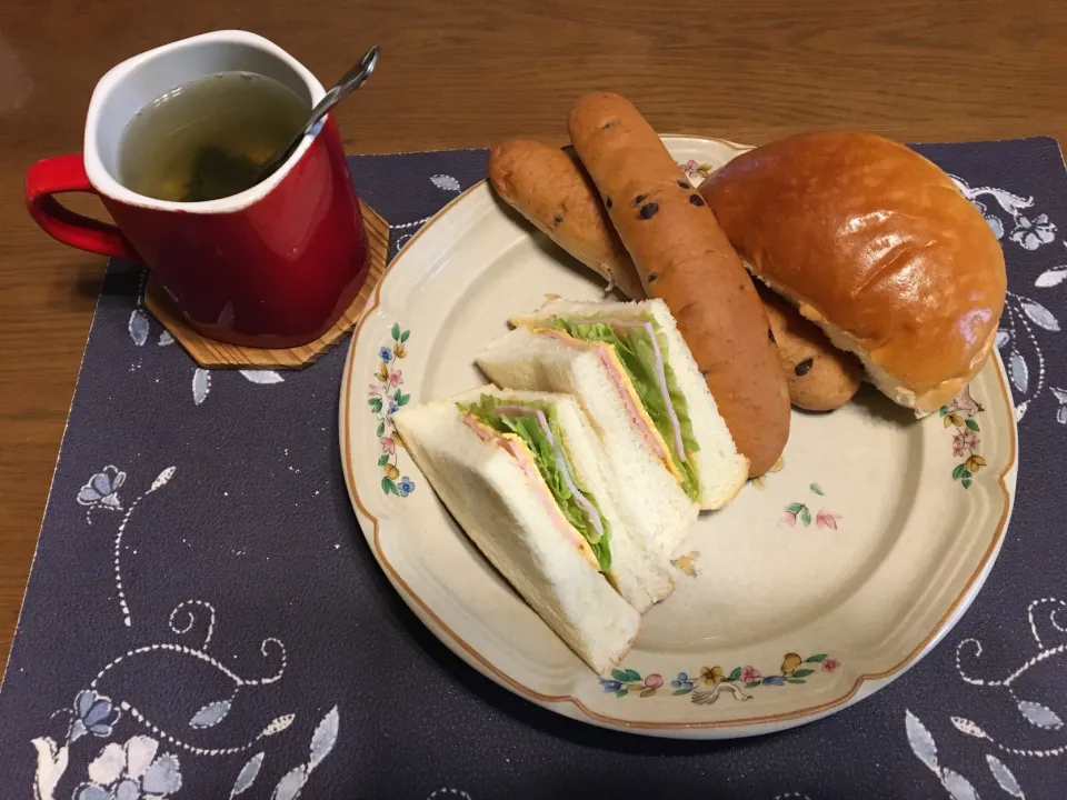 Snapdishの料理写真:サンドイッチ(昼飯)|enarinさん