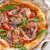 Parma Ham Pizza 🍕🥰
...
...
Salty, Slightly Sweet and Oh-So-Very-Cheesy 🧀🤤