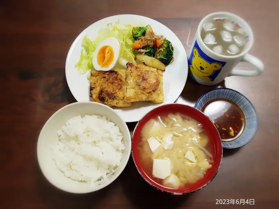 2023年6月4日の晩ご飯
油揚げ餃子
ブロッコリーとしらすのポン酢炒め
豆腐ともやしのお味噌汁
焼酎水割り|ソラ♂のご飯さん