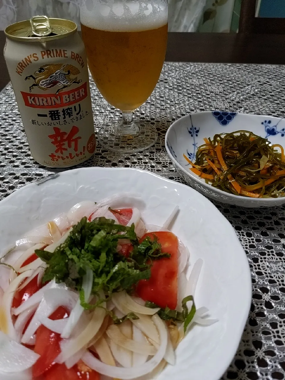 Snapdishの料理写真:切り昆布と人参の生姜煮
トマトと新たまねぎのポン酢サラダ|ヒカリーさん