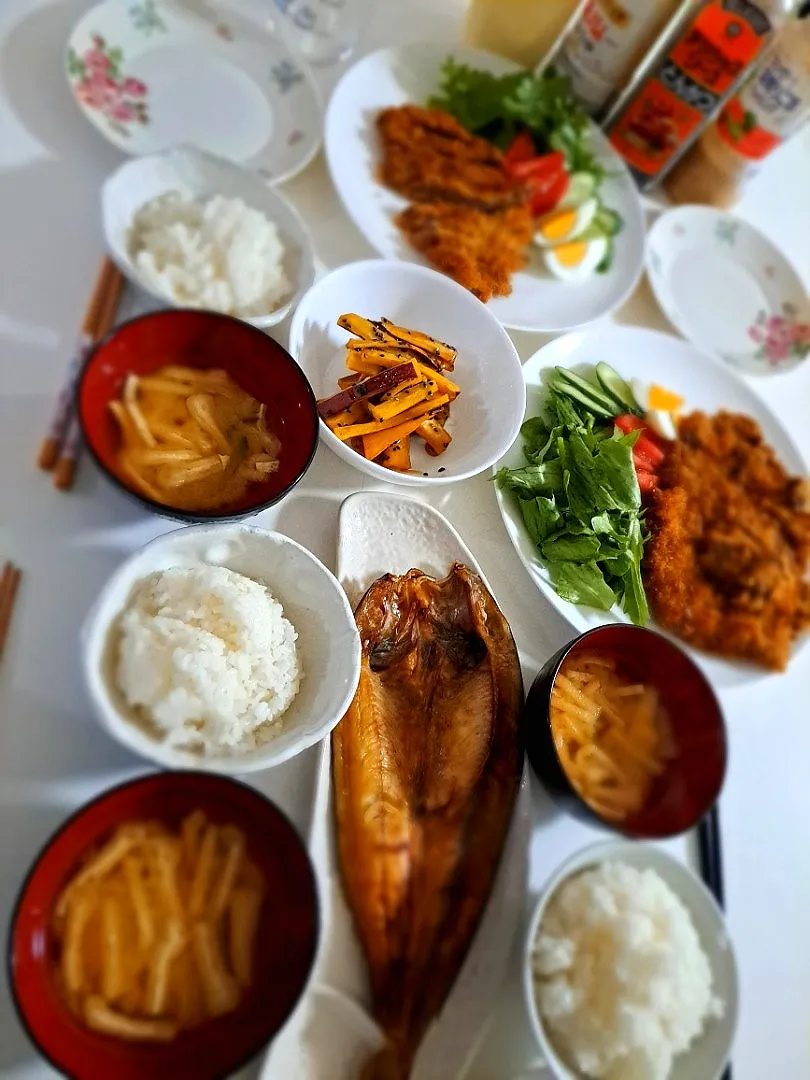 夕食(*^^*)
ビーフカツ&サラダ🥗
ホッケ焼き
大学芋
お味噌汁(かぼちゃ、油揚げ)|プリン☆さん