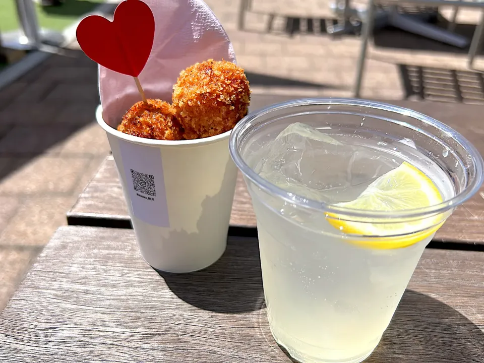 無添加ミートソースコロッケ＆レモンサワー|Tak@さん