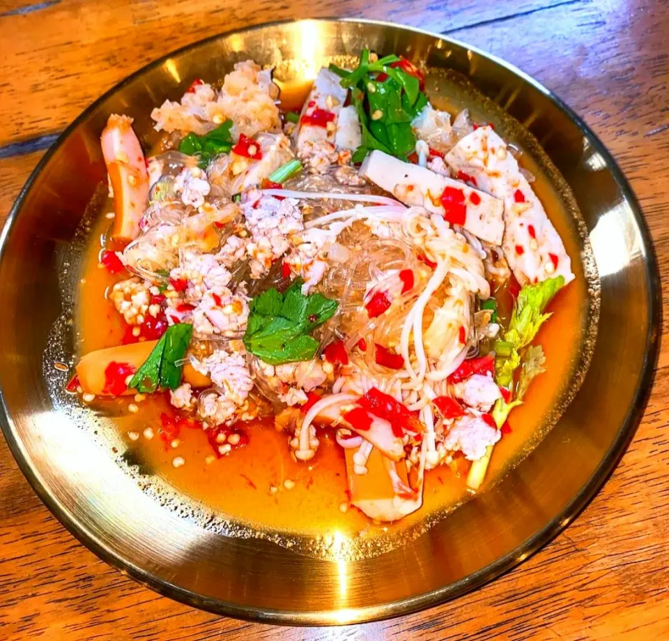 Spicy Glass Noodle Salad w/ Mixed Meat for Dinner aka 'Yum Woon Sen' (ยำวุ้นเส้น) 🌶️🥗🌶️😋
...
...
Savory, Spicy & Super Delish 🤤|An'leeさん