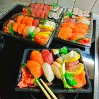 Snapdishの料理写真:Huge Sushi Sashimi Mix|C123さん