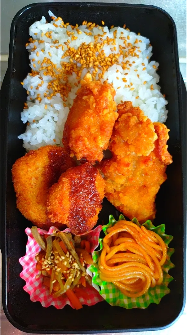 旦那弁当　2023/6/5

鶏竜田あげ
チキンカツ
ミートソースパスタ
きんぴらごぼう|ユキヨメ♪さん