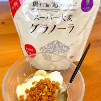 Snapdishの料理写真:グラノーラ朝食🥣|えりんぎさん