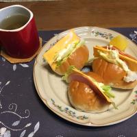ロールパンサンドイッチ(昼飯)