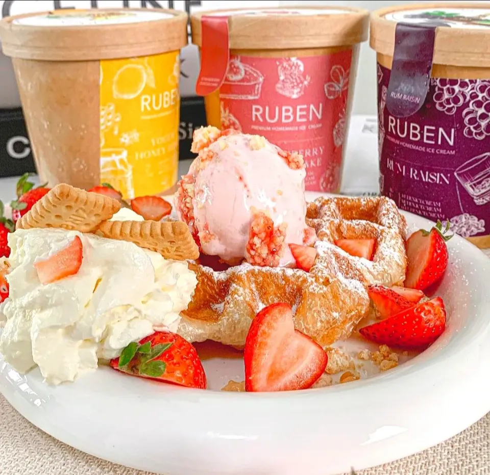 Yogurt Honey Lemon, Strawberry Cheesecake & Rum Raisin Ice Creams w/ Waffle 🍯🍋🍓🧀🍇🧇🤤|An'leeさん