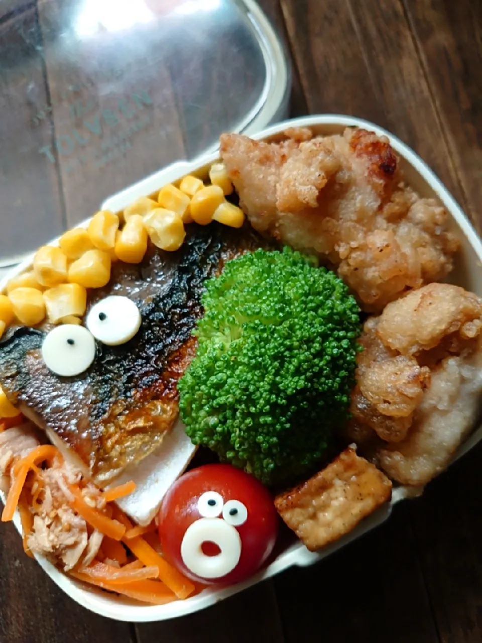 Snapdishの料理写真:漢の…次女用🍱鯖の塩焼きと唐揚げの海苔弁当|ᵏᵒᵘさん