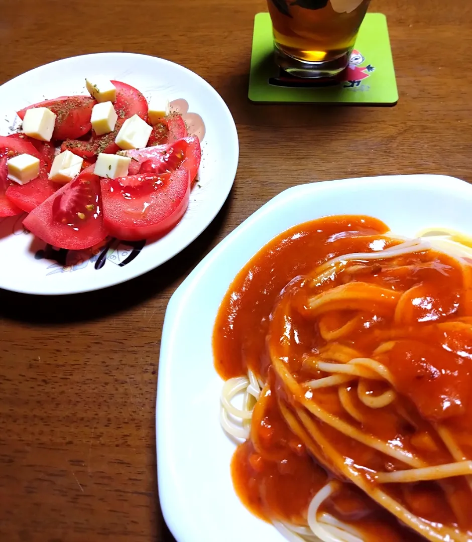 Snapdishの料理写真:ミートソーススパゲティとトマトサラダ|りょうこさん