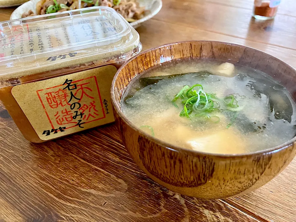 Snapdishの料理写真:名人のみそで豆腐とワカメのおみそ汁|sato*さん