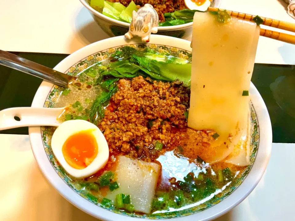 お家で作る痺れマックスの坦々麺
麺は、ひもかわうどんの様なビャンビャン麺🍝
#肉味噌
#山椒とラー油が決めて
#練り胡麻たっぷり
#定番の青梗菜
#ゆで卵は半熟|Takeshi  Nagakiさん