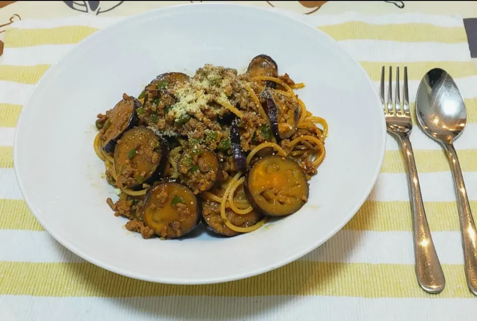 ひとり暮らしの夜ご飯
なすのボロネーゼパスタ|keeijnsさん