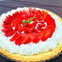 Snapdishの料理写真:tarte aux fraises 🍓 🍓|Rouzi Rouzaさん