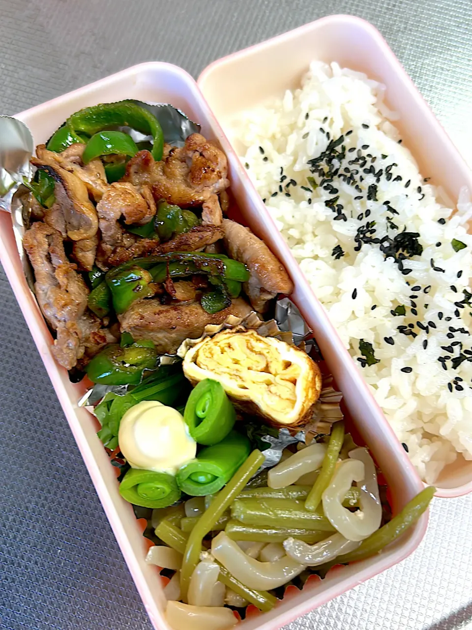 Snapdishの料理写真:豚肉の醤油麹炒め弁当|ぱんださん