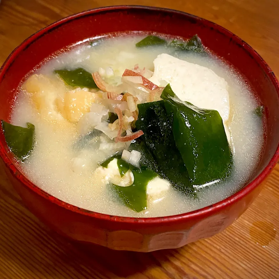 Snapdishの料理写真:油揚げ・豆腐・わかめ味噌汁|hachicoさん