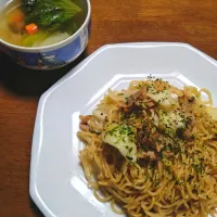 ソース焼きそばとサニーレタスのコンソメスープ|りょうこさん