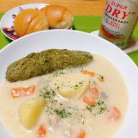 今夜はオムシチュー
オムライス+シチューじゃなくて
オムレツ+シチューの方😊

バジルオムレツだから緑だよ🟢