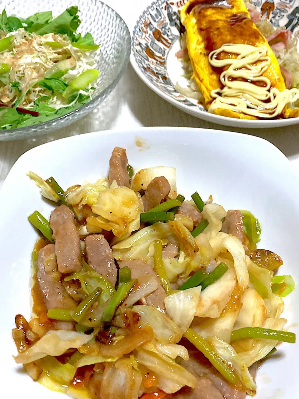 牛肉とニンニクのめ入り野菜炒め、とん平焼き、グリーンサラダ|Ayaさん