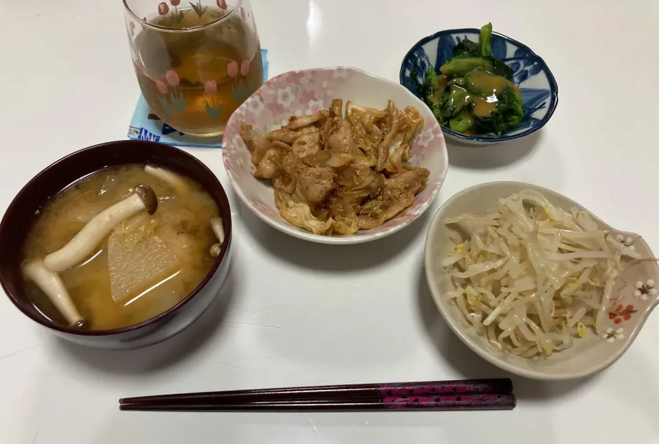 今日も作り置きとちょっと作り足して晩御飯☆豚の生姜焼き☆菜の花の辛子酢味噌☆もやしの酢の物☆みそ汁（白菜・大根・しめじ）|Saharaさん