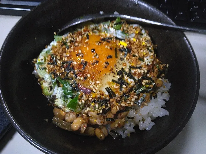 なめ茸と肉そぼろ入りショゴス丼|darkbaronさん