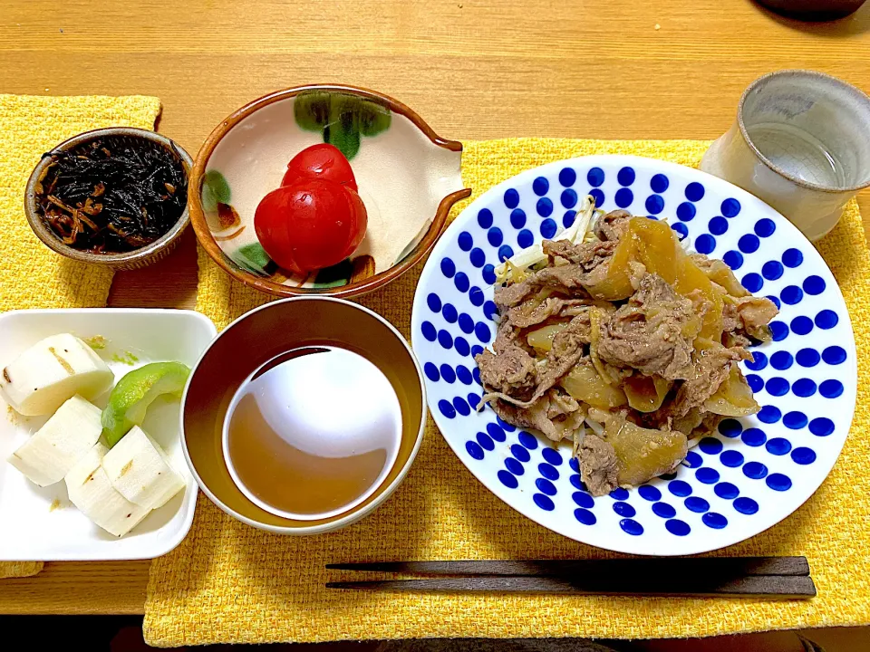 新玉ねぎで牛丼🐮、シジミの味噌汁、長芋とアボカドの糠漬け🥑、切り干し大根とひじきの酢の物|1614さん