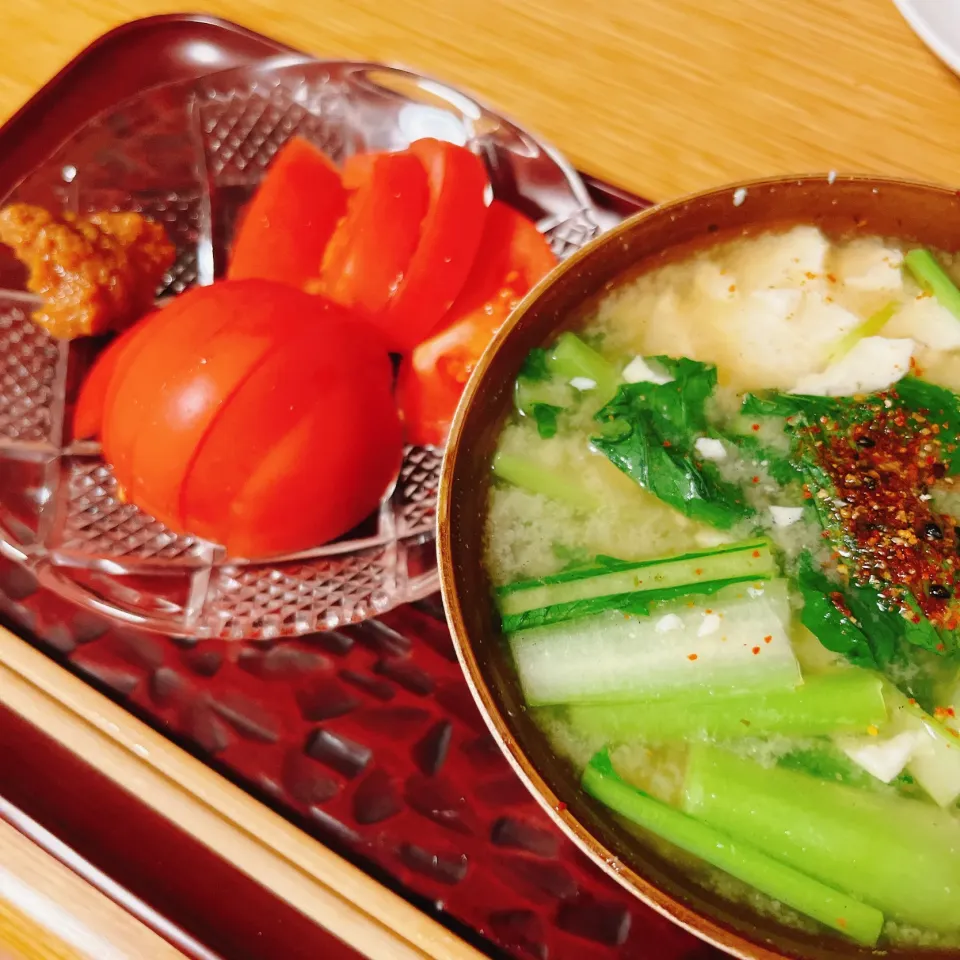 トマトスライス熟甘添え　よせ豆腐のお味噌汁|ぱちねぇさん