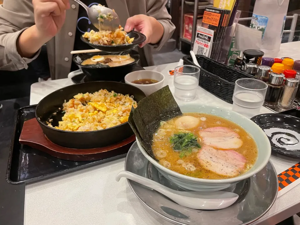 家系ラーメンにニンニクチャーハン！！！たまにはこんな日もあり！！|ミツさん