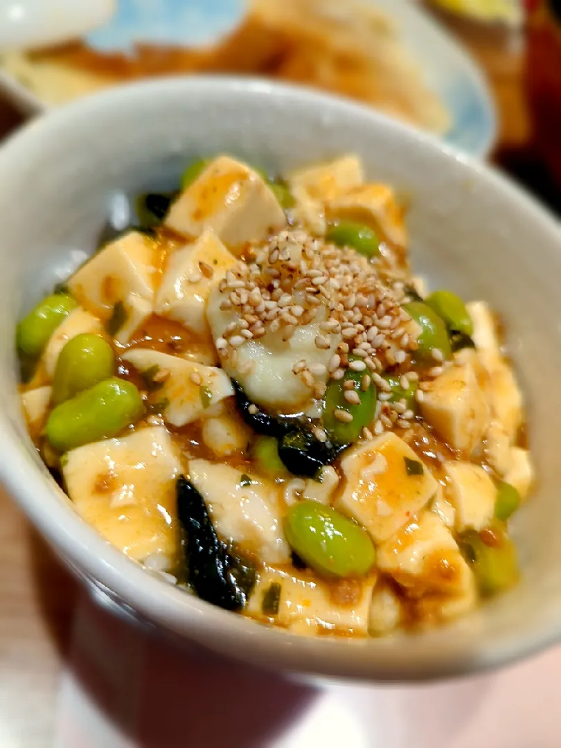 小松菜と枝豆の麻婆豆腐丼😋|みぽりん♪さん