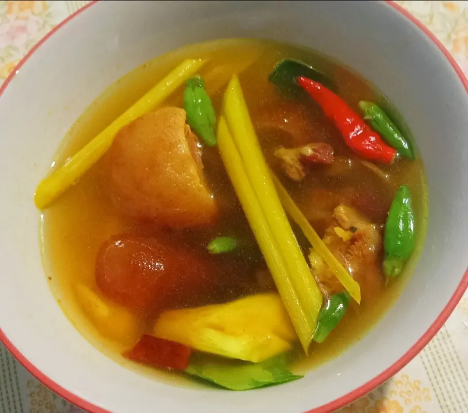 Spicy Pickled Beef Skin Tom Yum Soup|🌿Veerapan Mu🌿さん