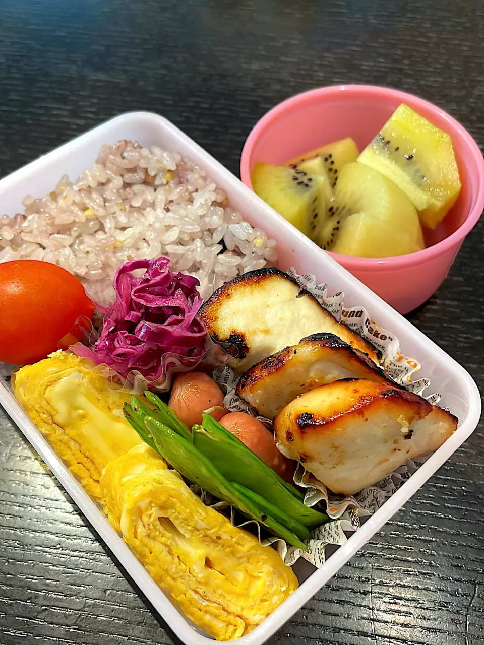 Snapdishの料理写真:メカジキの塩麹焼き弁当|雑草シェリーさん