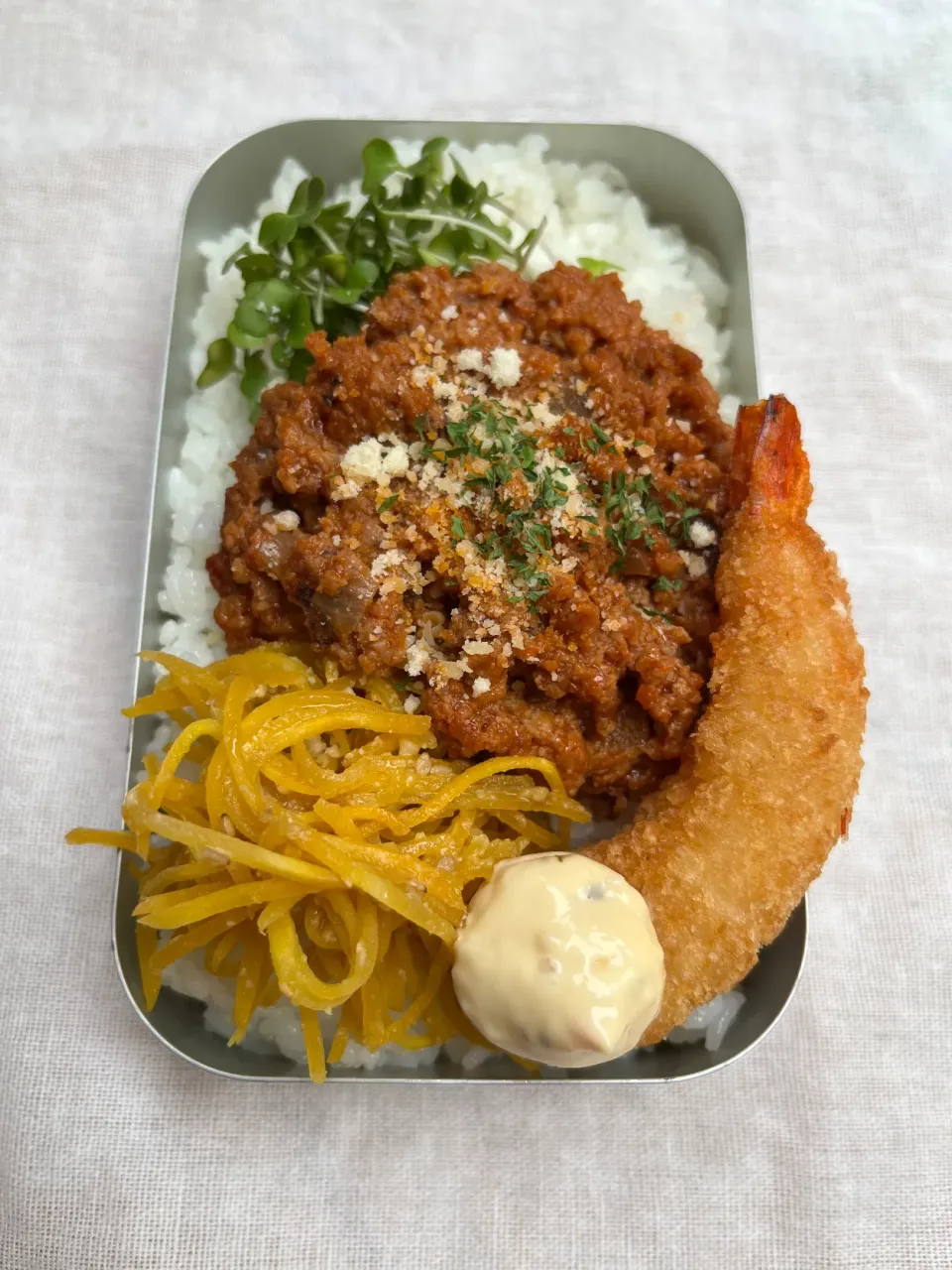 ハンバーグ丼弁当。|chocohimeさん