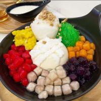 Thai-style Shaved Ice w/ Colorful Toppings & Coconut Ice Cream 🍨🍧🌈
...
...
Mmmm... Super Tasty 🤤