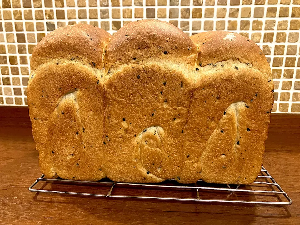 🍞ゴマ食パン🍞|きみちさん