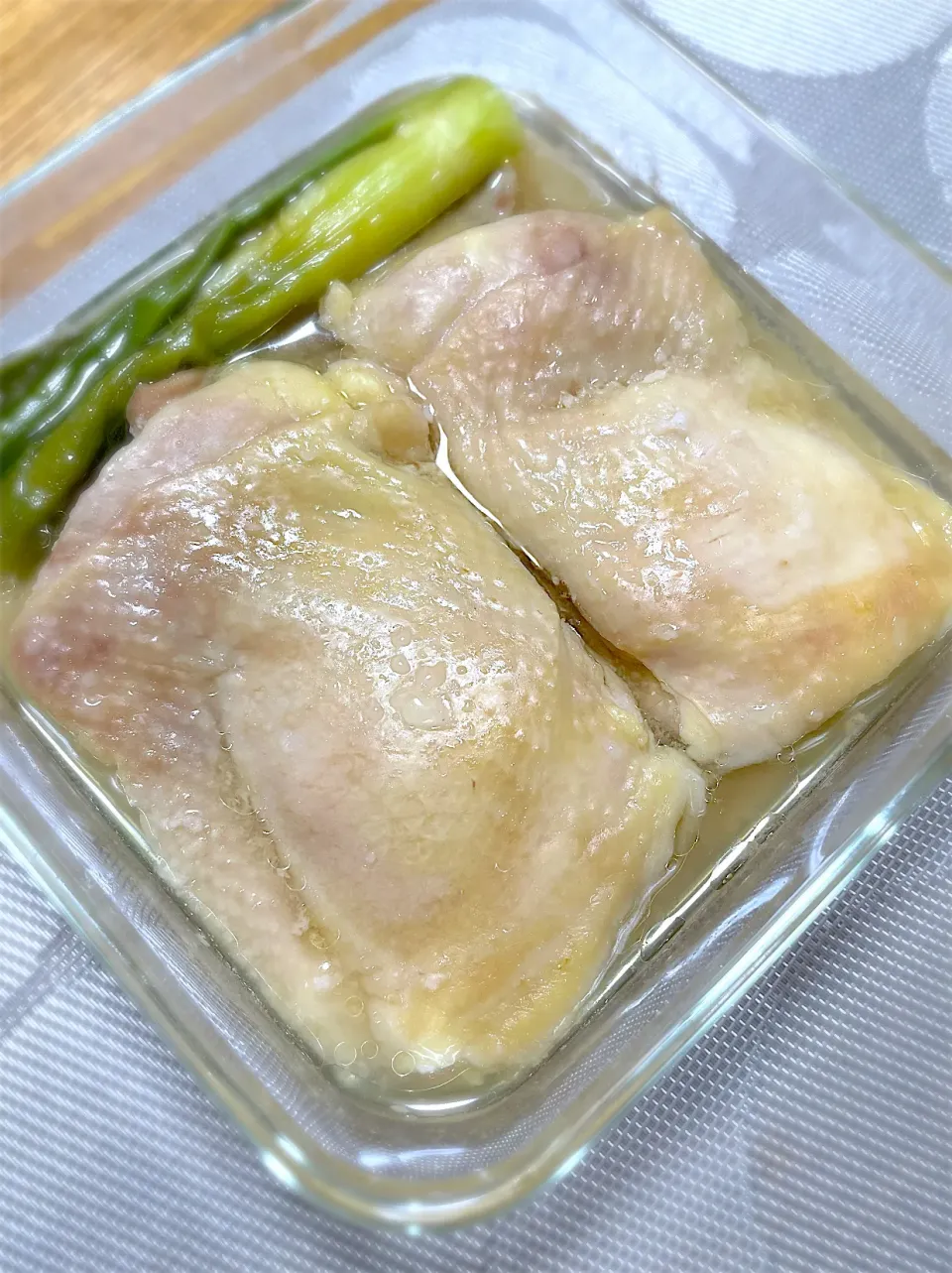 鶏もも肉のレンチン塩麹酒蒸し|morimi32さん