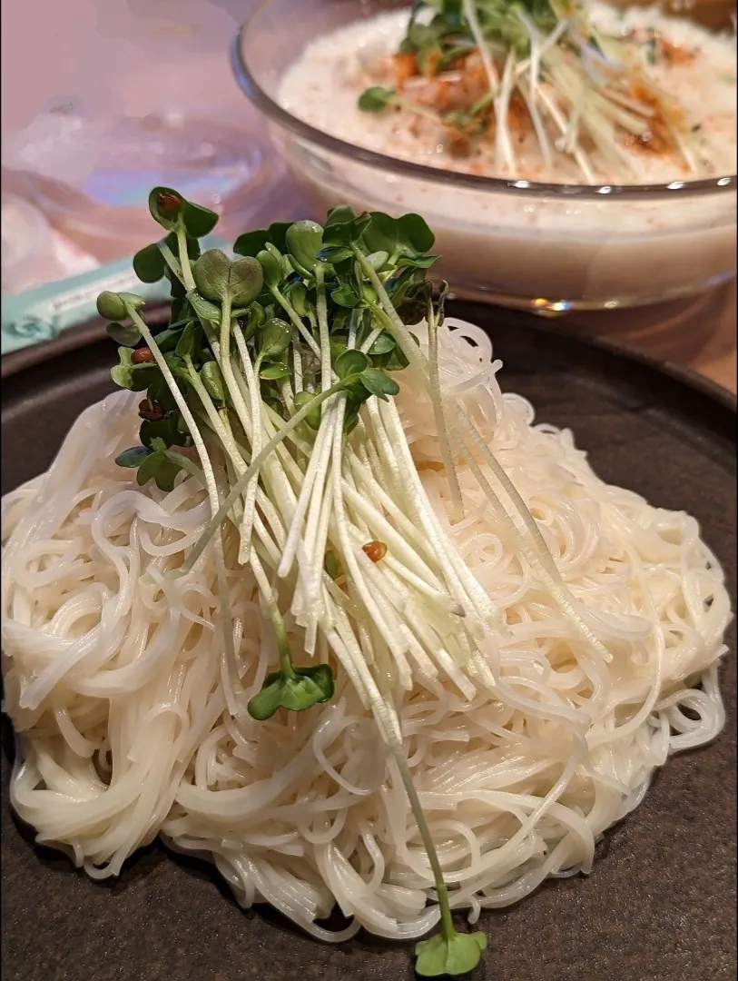 Snapdishの料理写真:そうめんもご飯もどんどん食べれる無限つゆで
和風ツナマヨおろしそうめん|ぶりてりあさん