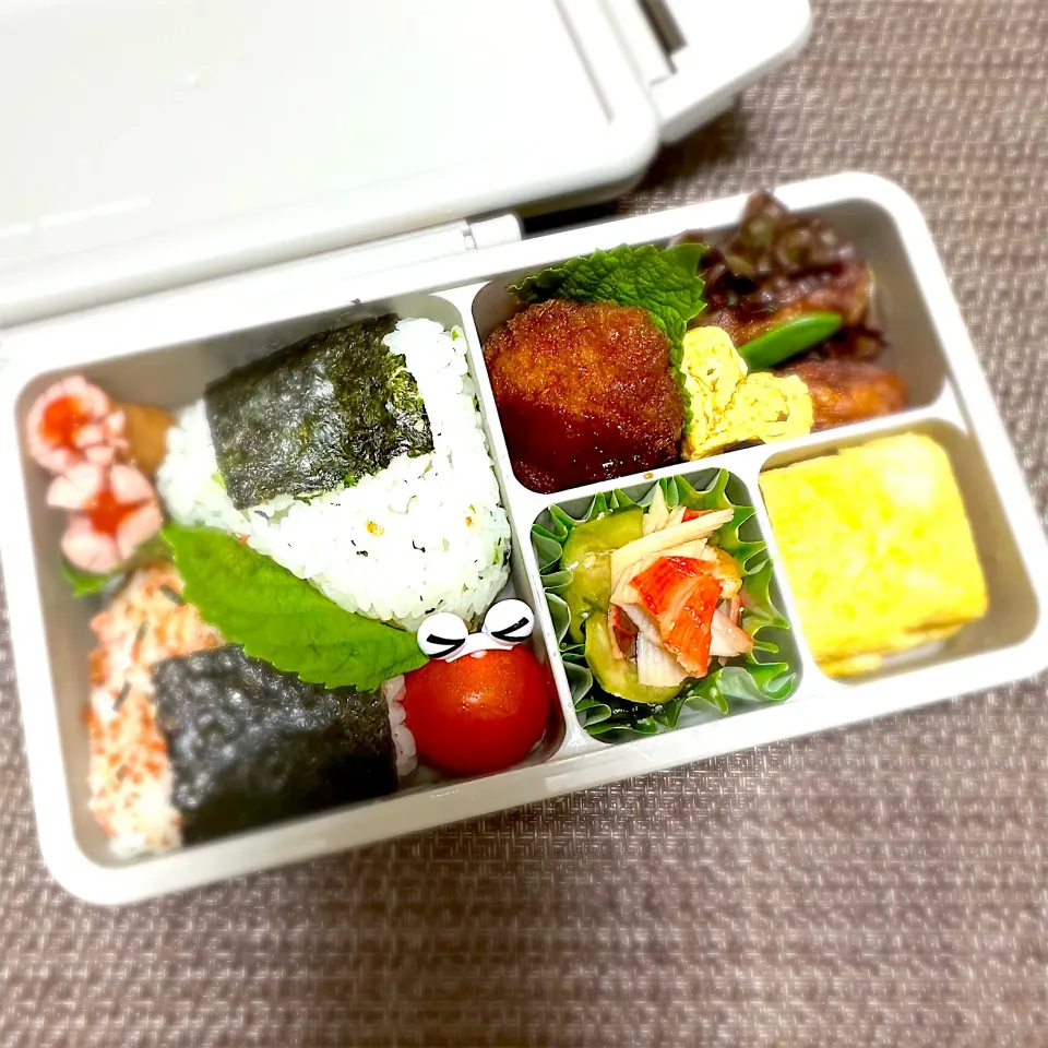 女子高生弁当🍱〜チキンバー・ソースとんかつ・玉子焼き・酢の物・ソーセージ|華恋さん