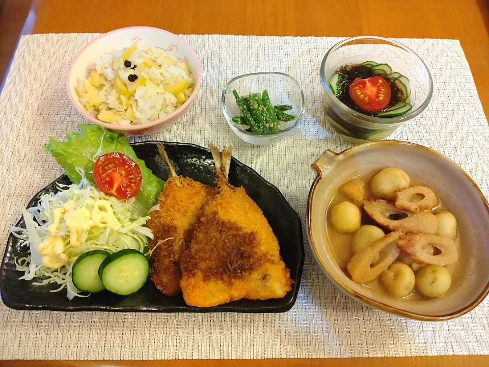 ☆アジフライ
☆小ジャガイモと竹輪の味噌煮
☆キュウリのもずく酢
☆インゲンゴマ和え
☆たけのこご飯|chikakoさん