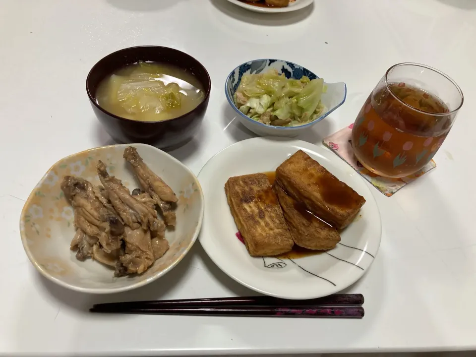 晩御飯☆厚揚げステーキ☆手羽中の酸っぱ煮☆キャベツナコンソメ煮☆みそ汁（白菜・新じゃが）|Saharaさん