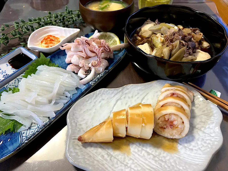 🦑飯&🦑刺と🦑焼きとアルモンデ肉豆腐と、あと一品作ったのに出すの忘れた😂|noeさん