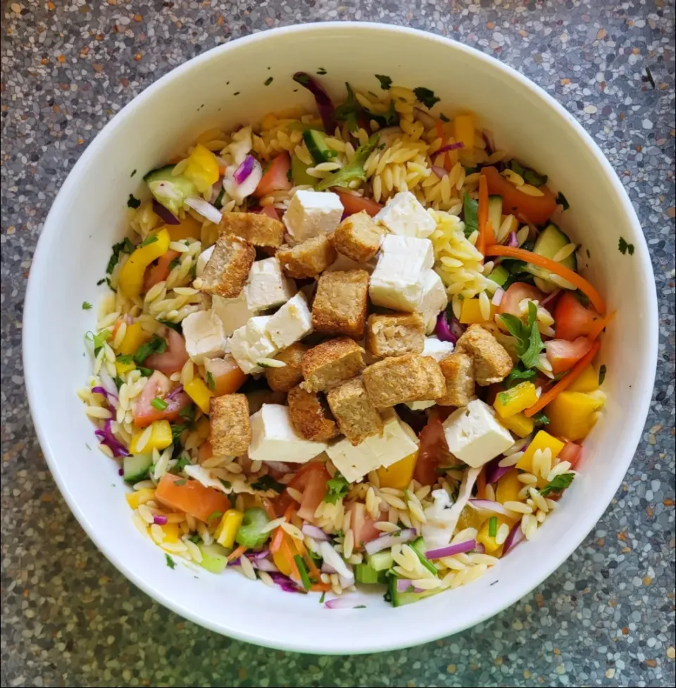 Orzo pasta salad with feta and veggie chicken|FatGirlFoodJourneyさん