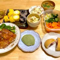 タサン志麻さんの照り焼きチキン❤️黒豆ご飯❤️とうもろこし🌽❤️ポテサラ❤️モロヘイヤのお味噌汁❤️青梅の黒糖煮❤️浅漬け3種❤️いただき物のずんだおはぎ＆ドラキングエース❤️野草酵素