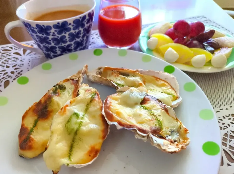 Snapdishの料理写真:朝ご飯♡

おはようございます
昨夜は殻付き酒蒸し作り今日はリメイク牡蠣グラタンで朝ご飯にしました♫|アカネ💖さん