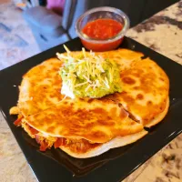 Loaded chicken quesidillas with sour cream, guacamole and salsa|Travis Stoneさん