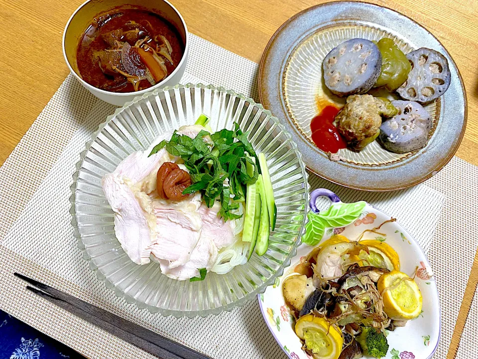 ぴょんぴょん麺、ピーマンの肉詰め🫑、蓮根の肉詰め、赤だしの味噌汁|1614さん