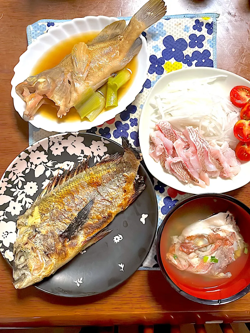 チヌの姿焼き　アコウの煮付け　鯛の湯引き刺身　あら汁|4jinoanataさん