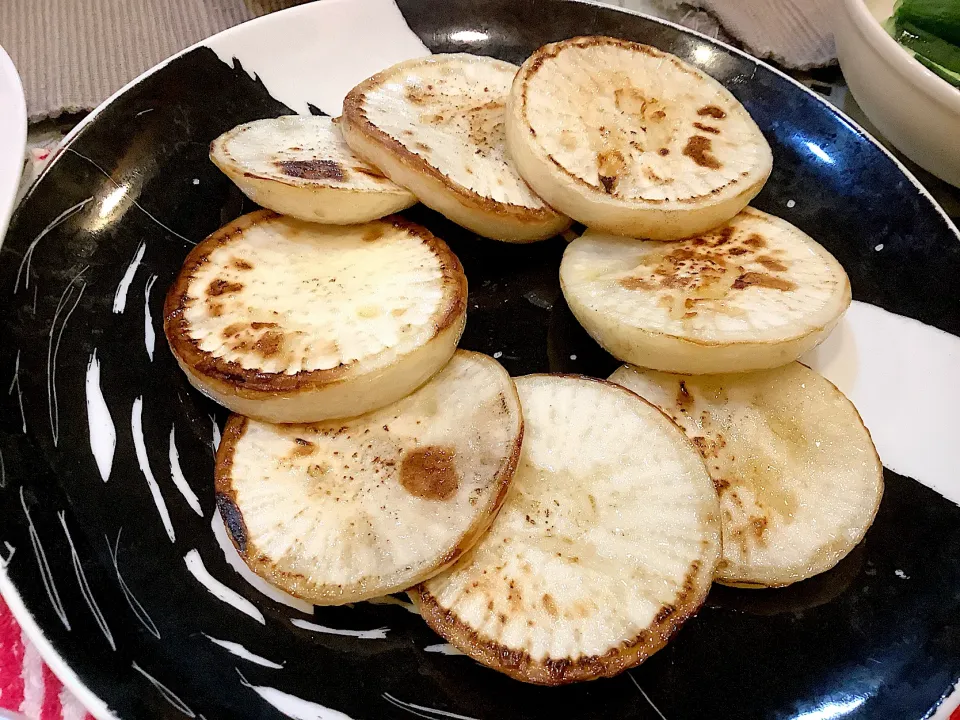 カブの胡麻油焼き😋|アライさんさん